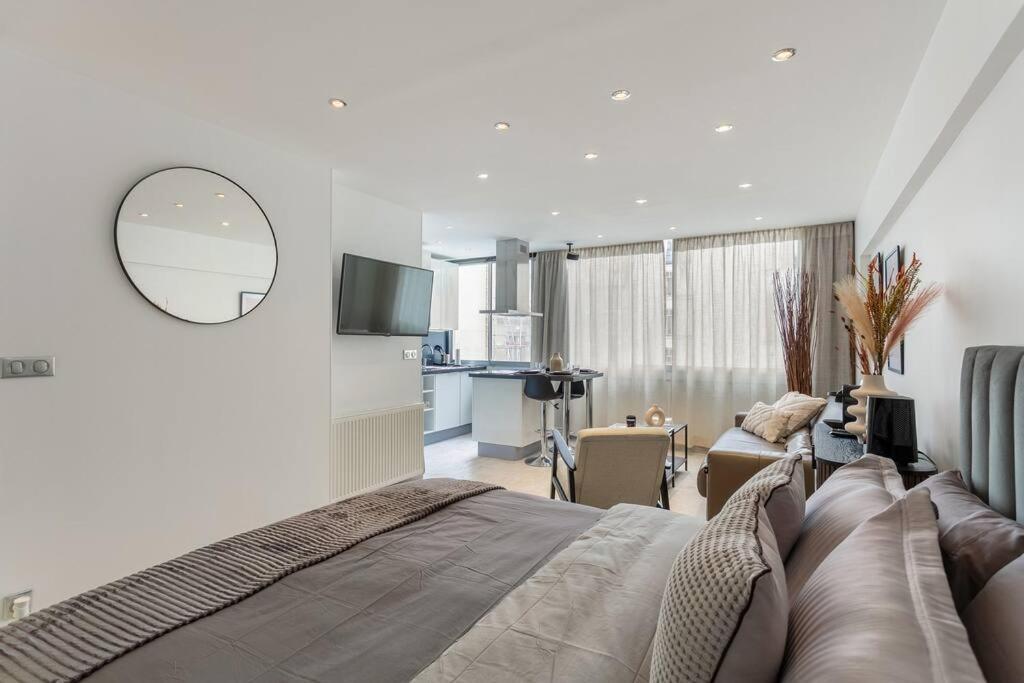 Luxury Champs Elysees Apartment