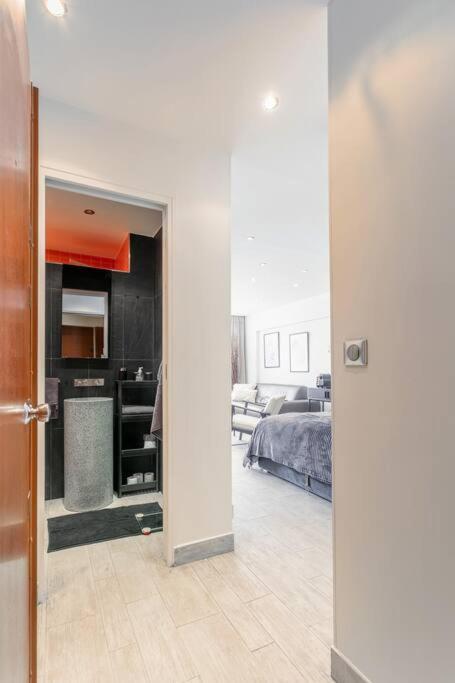 Luxury Champs Elysees Apartment *